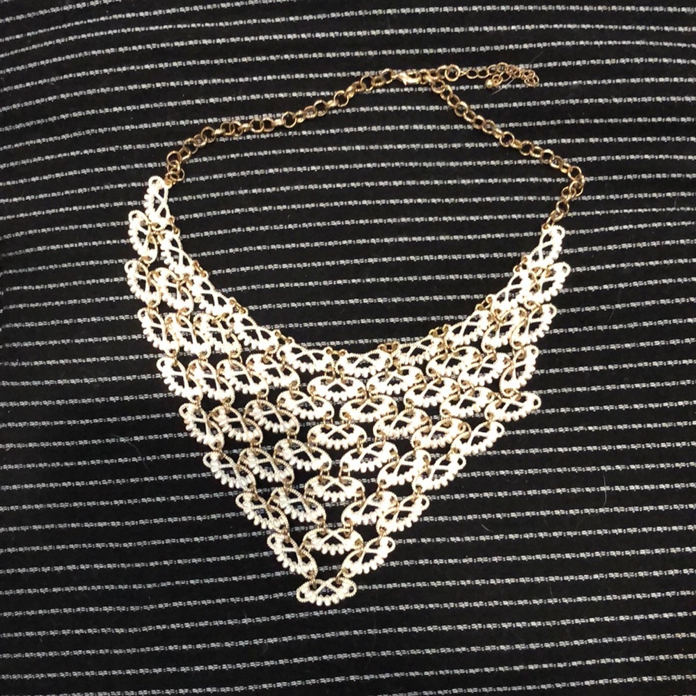 Gorgeous White Flower-like Necklace